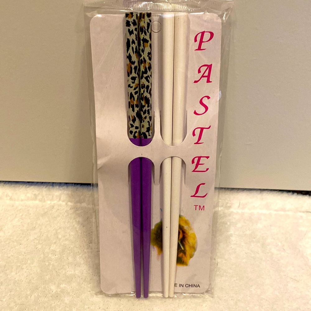 1 LEFT!!!🆕Set of 2: Wooden Hair Sticks Leopard Print Purple/White